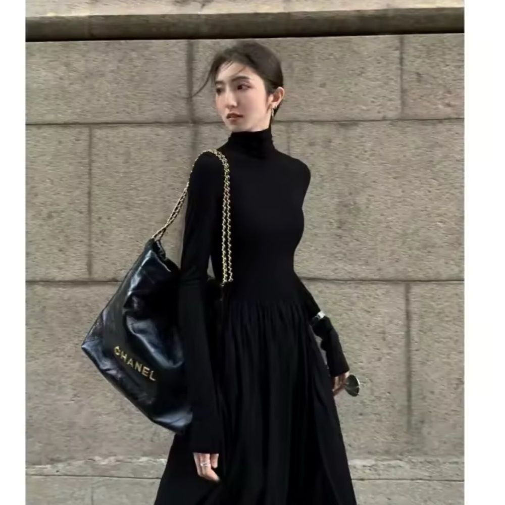 ❤️ Audrey Hepburn Inspired Black Turtleneck Long Sleeved Dress - Picture 2 of 9